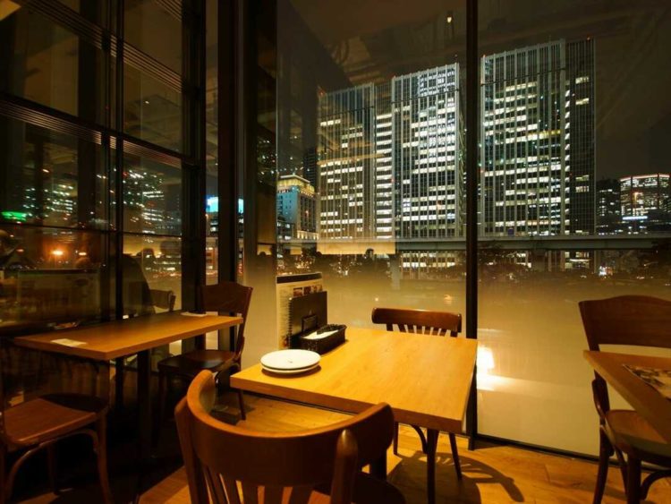 フェスティバール&ビアホールの夜景が見れる席
