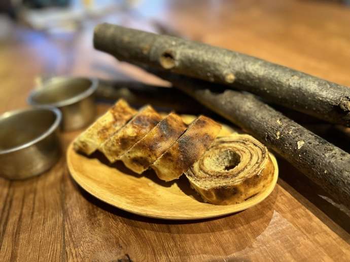 北海道札幌市にある「野あそびベース フリルフスリフ」で作ったバウムクーヘン