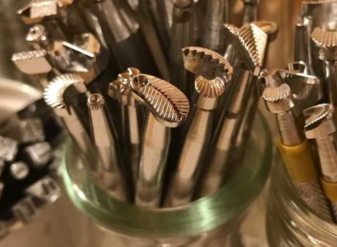 革と珈琲 fanfunの制作体験で使用する刻印の道具