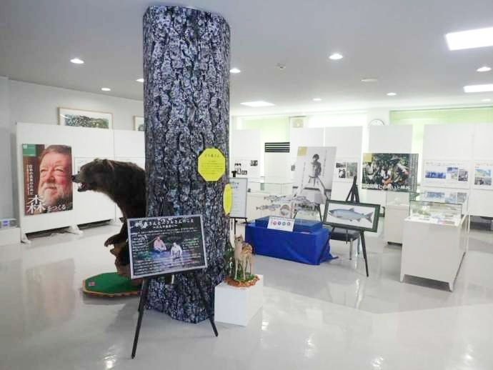「富良野市博物館」で開催中の特別展「森の心、そして祈り」導入部