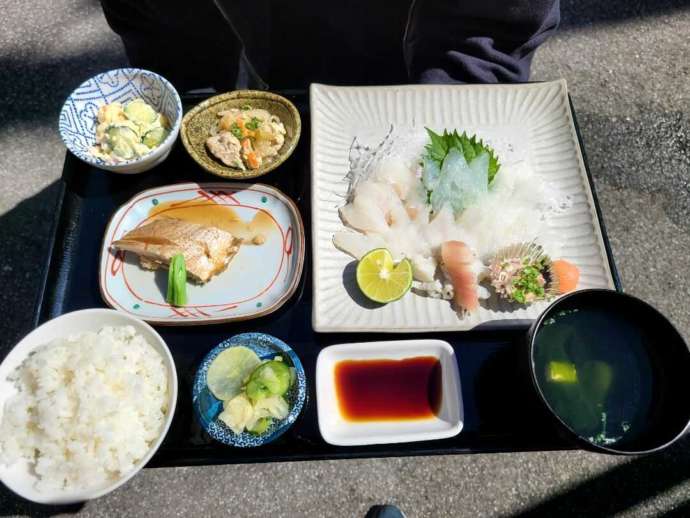 「風早の郷 風和里」内の「レストランふわり」で供されるハギ定食