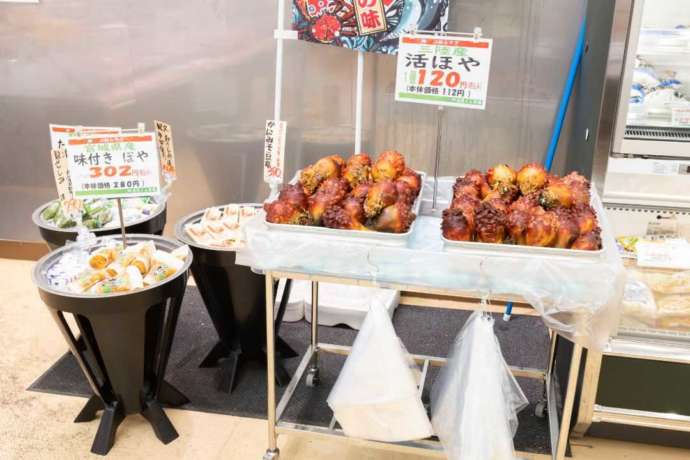 お魚コーナーに並ぶ三陸さんの活ほや