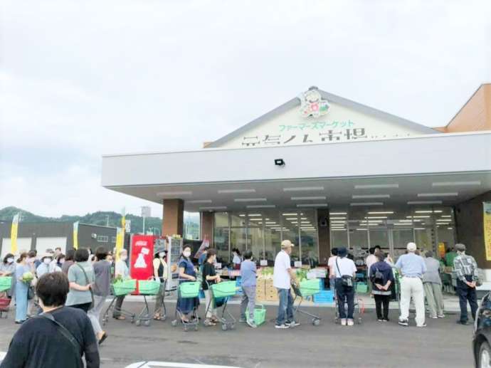 元気くん市場・仙台南店の開店を待つお客様