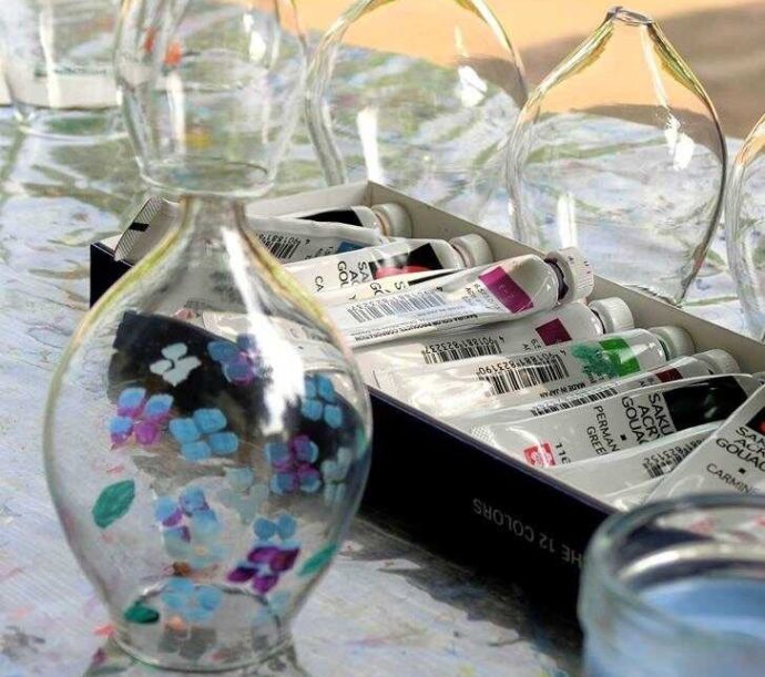 風鈴絵付け体験の様子