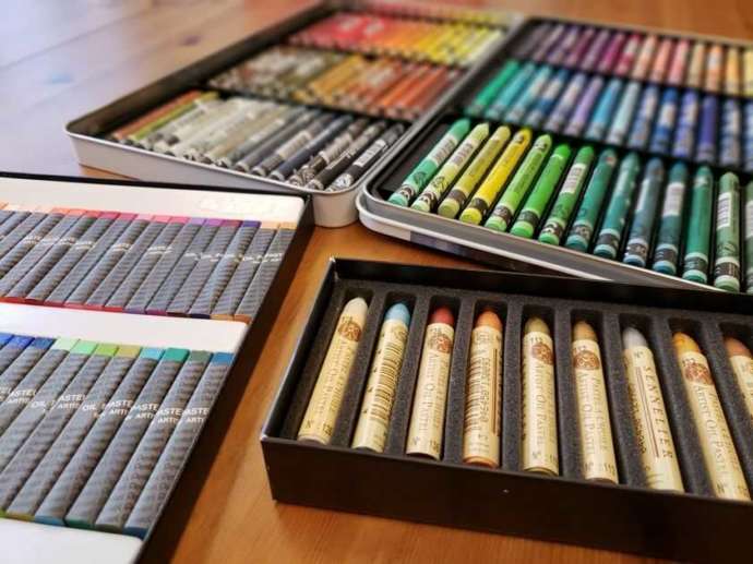 チョークアートに使用するオイルパステル