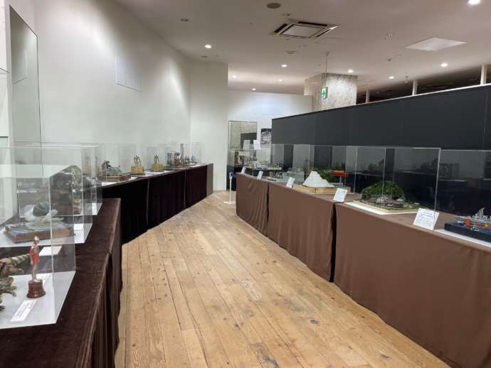 浜松ジオラマファクトリーの館内に並ぶジオラマ作品の数々