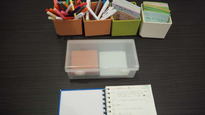 浜松ジオラマファクトリーを訪れた人の感想が書かれたノートやメモ