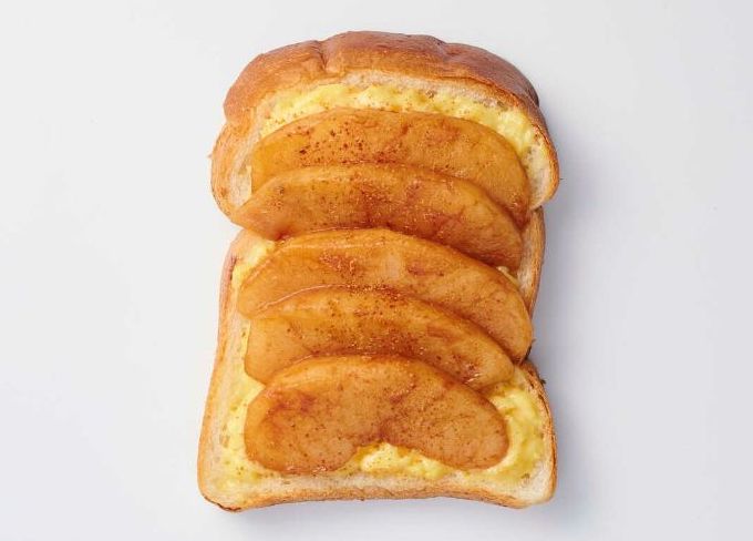 原宿駅にあるHappyCamperSANDWICHESのアップルシナモンとカスタードクリームサンド