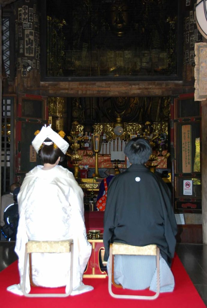 長谷寺のの本堂で行われる仏前結婚式