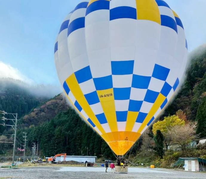 HEAT BALLOON物語の会場内に設置されたカラフルな気球