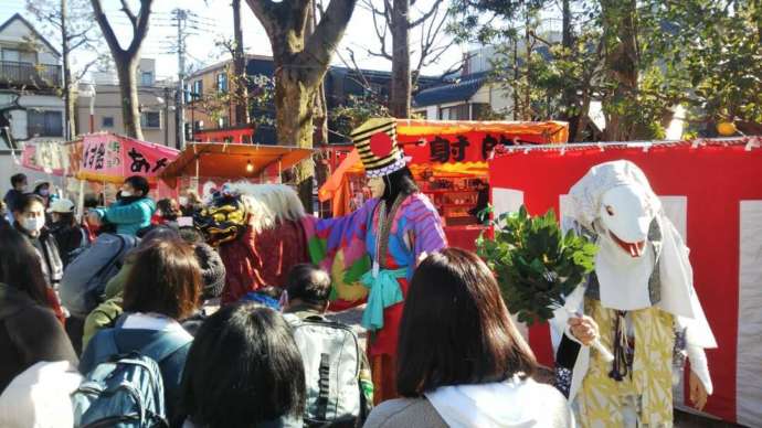 「蛇窪神社」境内で己巳の日に奉納される白蛇舞