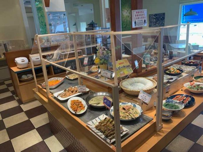 旬菜食健ひな野所沢店のビュッフェの様子