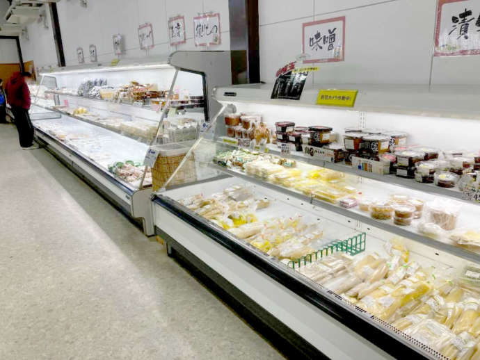 「よってネ市」の売り場風景
