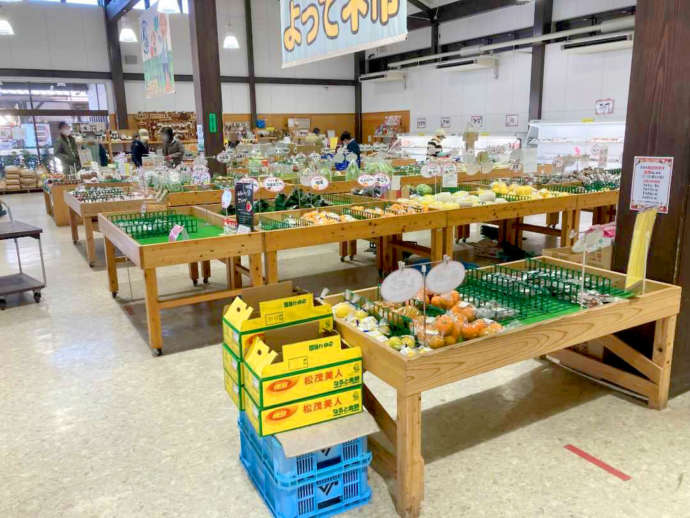 「よってネ市」の店内で販売される食材