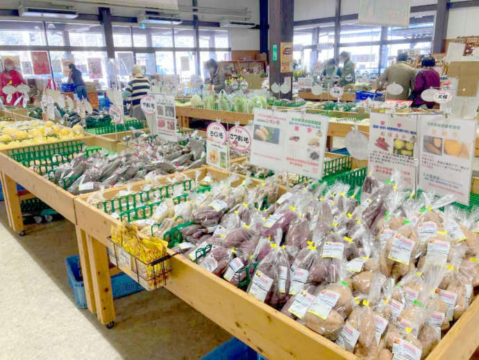 ひなの里かつうらの敷地内にあるよってネ市の店内風景