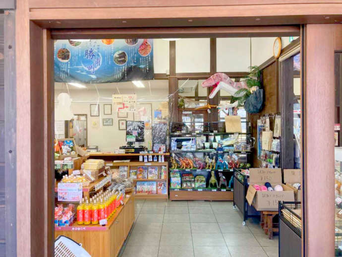 ひなの里かつうらにある物産館の玄関正面