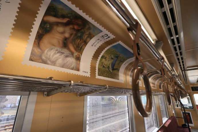 井原鉄道の「アート列車」車内