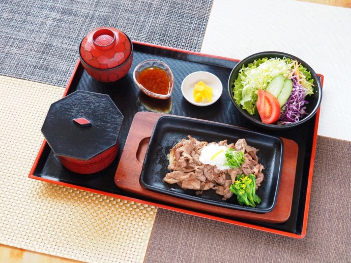 「道の駅 飯高駅（いいたかえき）」に併設された地域食材レストラン「レストランいいたか」で提供される「松阪牛定食（柚子おろし味）」