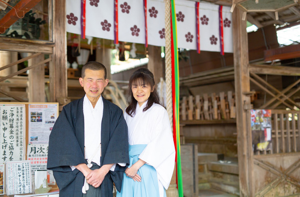生身天満宮の宮司と禰宜
