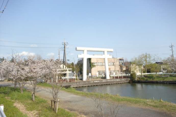 「息栖神社」一の鳥居と両サイドにある忍潮井