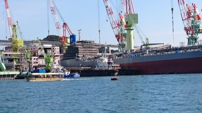 来島海峡急流観潮船と造船所群