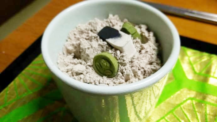 「INCENSE KITCHEN」の抹茶を使ったお香づくり体験の会場「縣神社」の「書院の間」での「空薫（そらだき）」（その1）