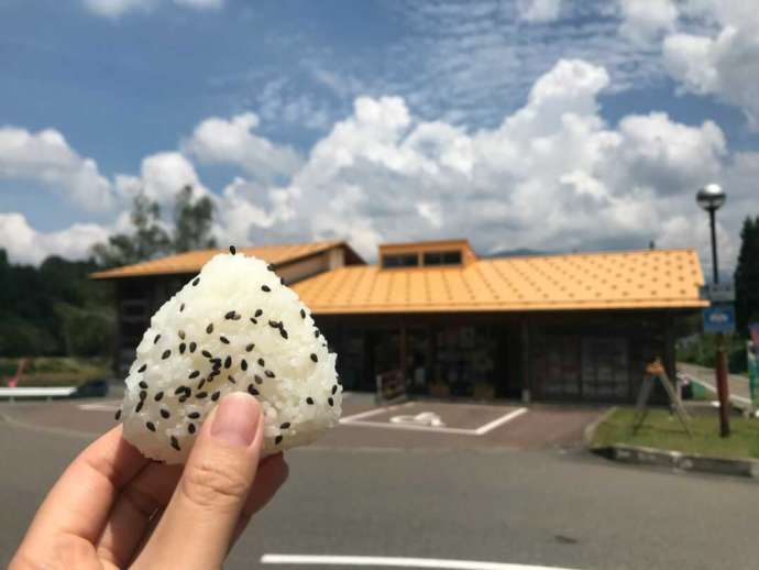 魚沼産コシヒカリ「惣五郎」を使って作られたおにぎり