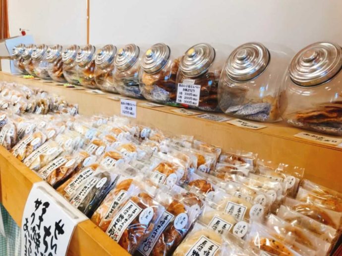 「いりひろせ」で販売されている種類豊富なおせんべい