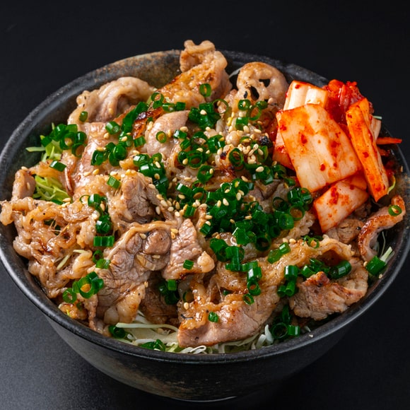 伊藤課長神田東口店のネギ塩炭火焼カルビ丼