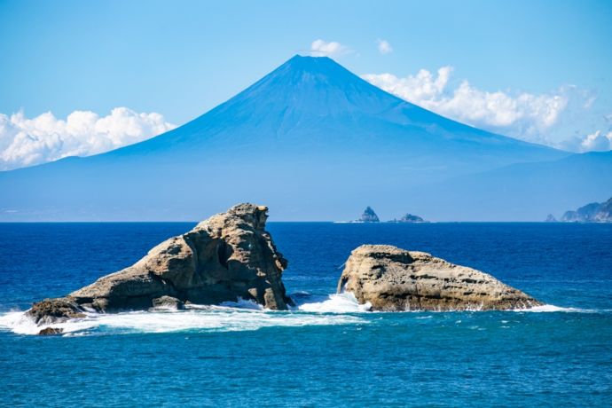 静岡県松崎町にある牛着岩(夫婦岩)