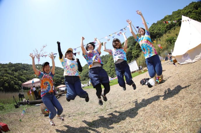 和歌山県有田市にある無人島・地ノ島の観光客