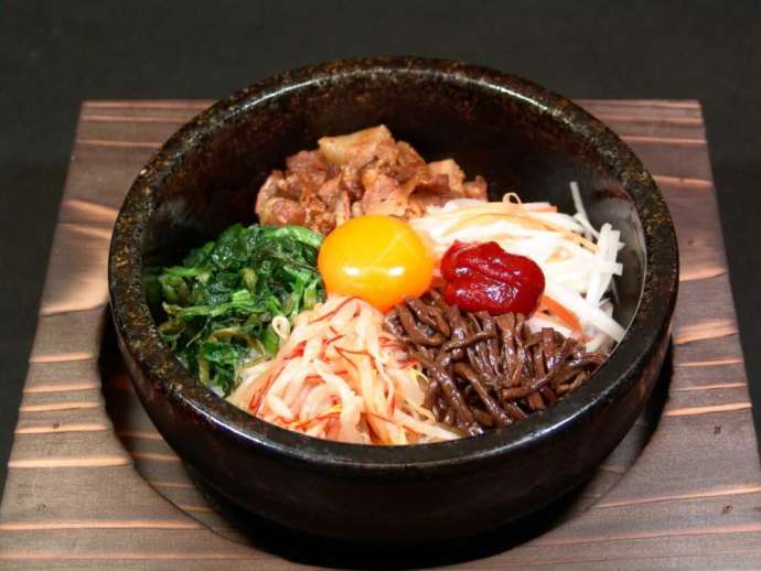 上品の郷のダイニングたまり場のビビンバ丼の写真