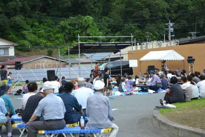 上品の郷の夏祭りの様子の写真