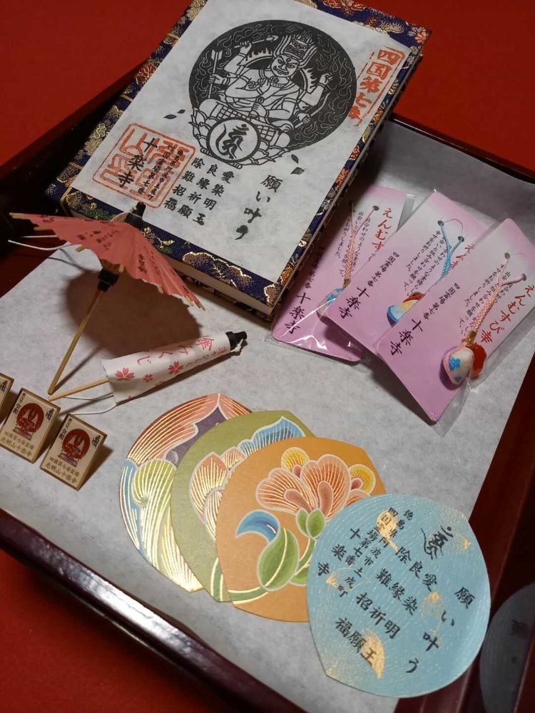 四国八十八ヶ所霊場第七番目の寺院「十楽寺」の縁結び関係のお守り
