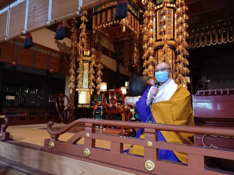 四国八十八ヶ所霊場第七番目の寺院「十楽寺」の住職である羯磨秀城さん
