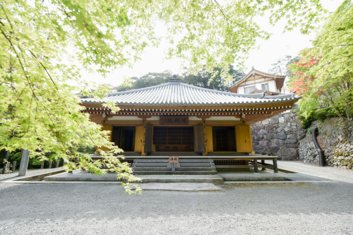 大阪府高槻市にある神峯山寺のお堂