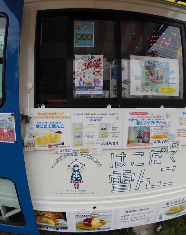 嘉福堂キッチン本社ガレージ店のテイクアウト注文口やメニュー表
