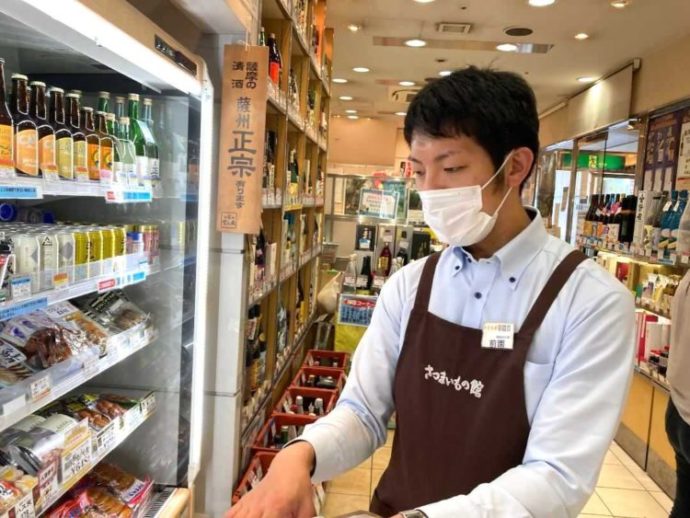 かごしま遊楽館を案内してくれるスタッフの様子
