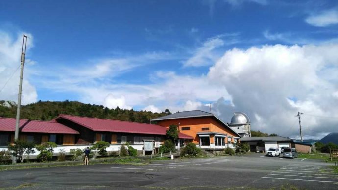 リニューアルオープンをした山荘梶ヶ森の外観