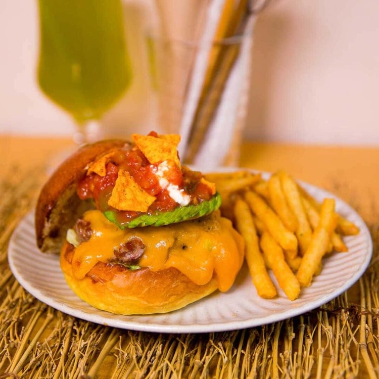 東京都大田区にあるKAKUMEI Burger & cafeでテイクアウトできるメキシカンサルサバーガー
