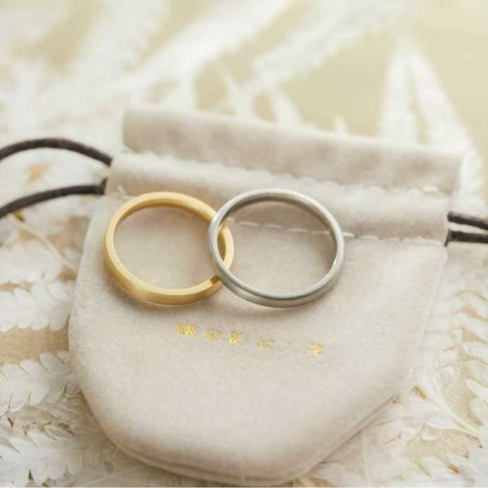 鎌倉彫金工房のゴールドとプラチナのペア結婚指輪