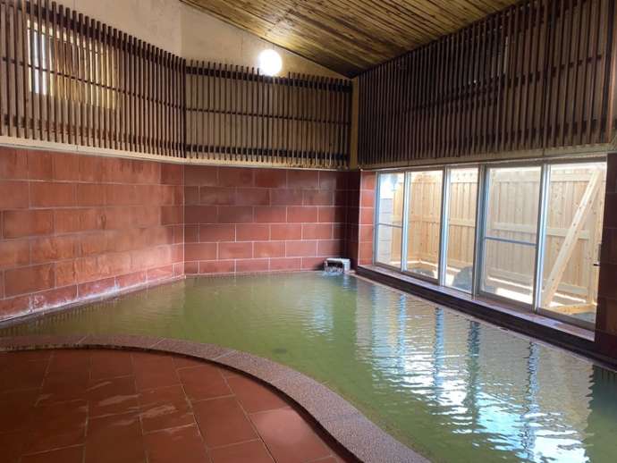 宮城県加美郡加美町の「陶芸の里ゆ～らんどキャンプ場」のそばにある日帰り温泉の大浴場