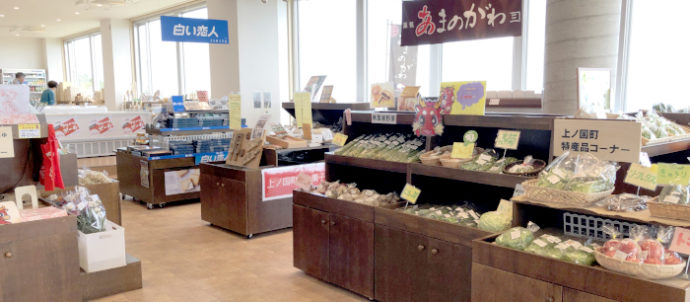 上ノ国もんじゅ1階の特産品販売所の様子