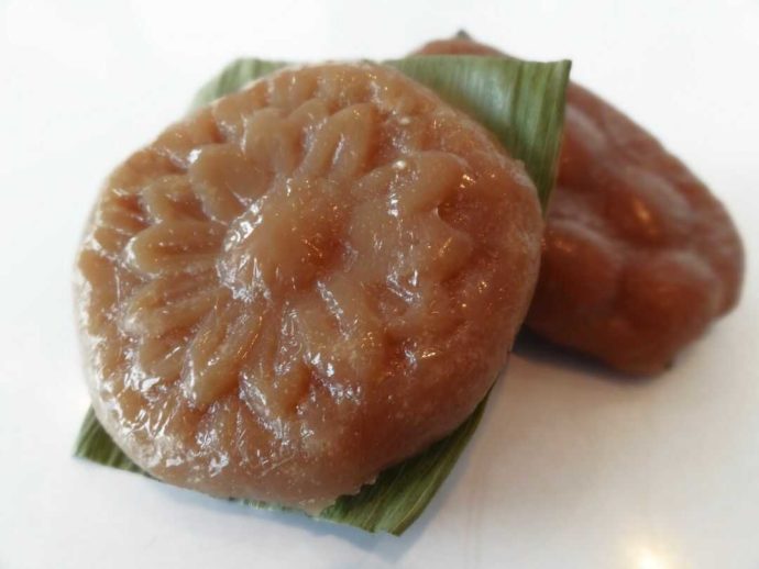 地元の方にも観光客にも人気の郷土菓子かたこもち