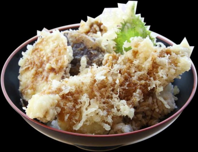 大きな地場産ヒラメを使用したてっくい天丼