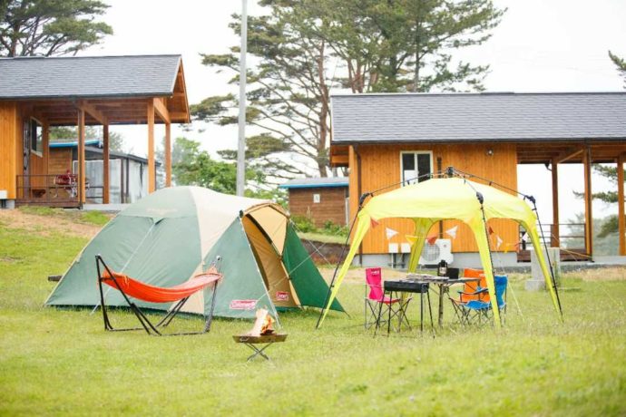 宮城県本吉郡にある神割崎キャンプ場での手ぶらキャンプの引きの図