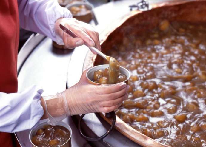 長野県上高井郡小布施町にある「桜井甘精堂 本店」の栗かの子