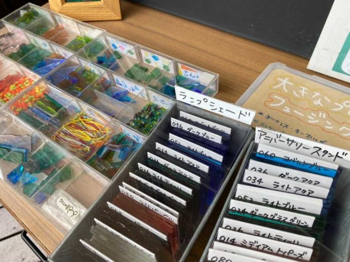 ランプシェードに使うガラスパーツ