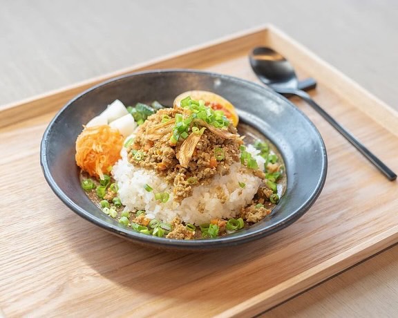 あたご天狗の森公園パノラマカフェで食べられる「和風きんぴらキーマカレー」