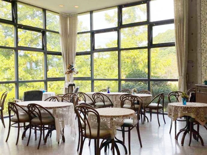 高畠華宵大正ロマン館内の「カフェカショー」